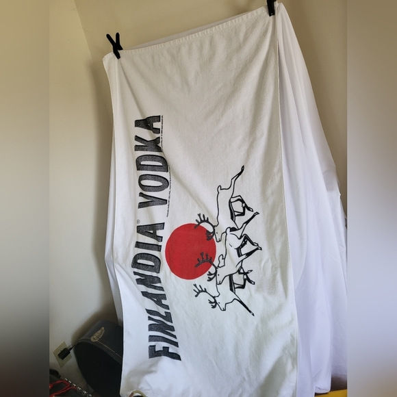 Finlandia Vodka Beach towel vintage 1999 Reindeer red sun plush towel - Picture 5 of 17